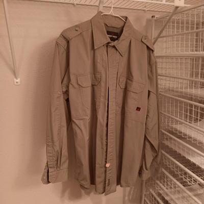 WOOLRICH, COLUMBIA AND LANDS' END MEN'S SHIRTS SIZE LARGE