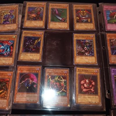 LARGE COLLECTION OF KONAMI Yu-Gi-Uh! TRADING CARDS