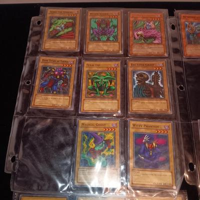 LARGE COLLECTION OF KONAMI Yu-Gi-Uh! TRADING CARDS