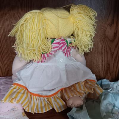 CABBAGE PATCH DOLL WITH BLANKETS AND 1 OUTFIT