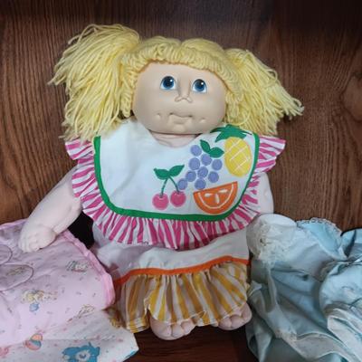 CABBAGE PATCH DOLL WITH BLANKETS AND 1 OUTFIT