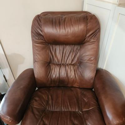 Lane Lounger Swivel Chair & Ottoman