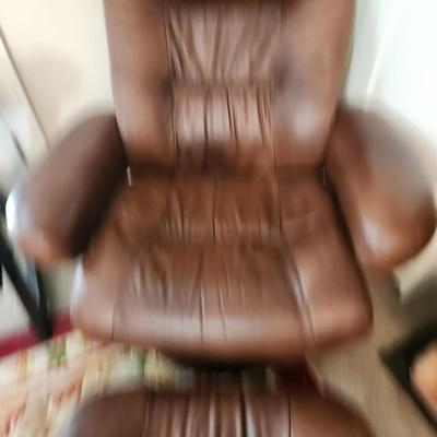 Lane Lounger Swivel Chair & Ottoman