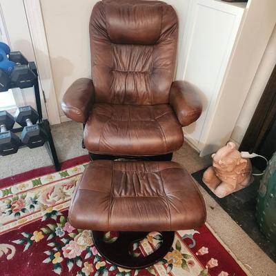 Lane Lounger Swivel Chair & Ottoman