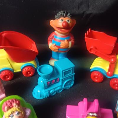 SESAME STREET & GARFIELD TOYS