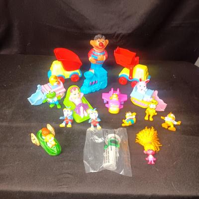 SESAME STREET & GARFIELD TOYS