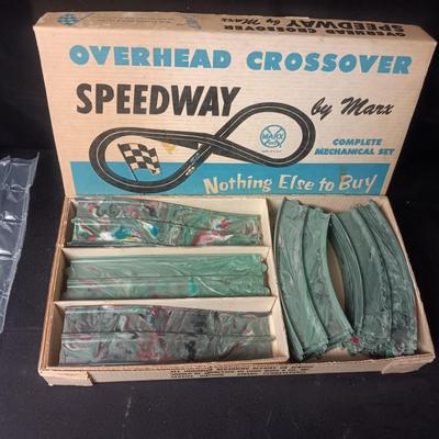 MARX OVERHEAD CROSSOVER SPEEDWAY