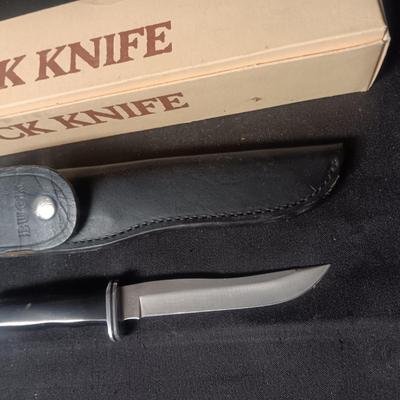 BUCK PATHFINDER MODEL 105 KNIFE W/LEATHER SHEATH