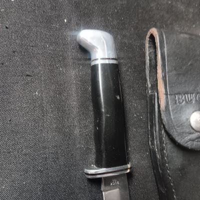 BUCK PATHFINDER MODEL 105 KNIFE W/LEATHER SHEATH