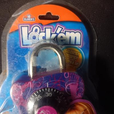 HANNAH MONTANA COMBO LOCK, STEP AND DISTANCE PEDOMETER AND COMEDY GAME