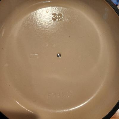 Le Creuset 32 Cast Iron Shallow Casserole Pan w Lid