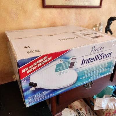AMDM Intelliseat Smart Bidet Toilet Seat New in sealed box