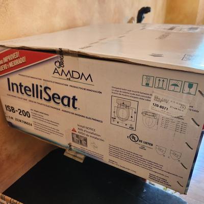 AMDM Intelliseat Smart Bidet Toilet Seat New in sealed box