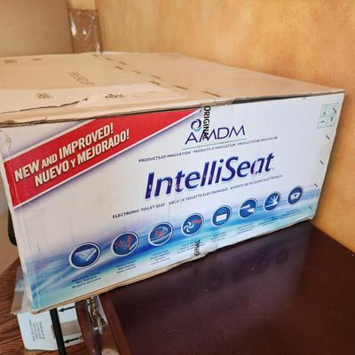 AMDM Intelliseat Smart Bidet Toilet Seat New in sealed box