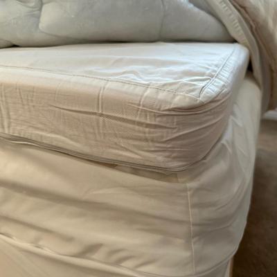 WOW! YOU'LL THINK YOU'VE GONE TO HEAVEN IN THIS QUEEN BED
