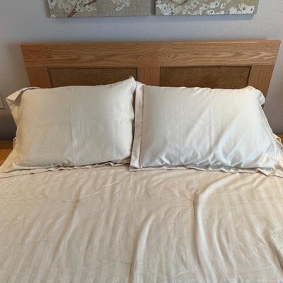 WOW! YOU'LL THINK YOU'VE GONE TO HEAVEN IN THIS QUEEN BED