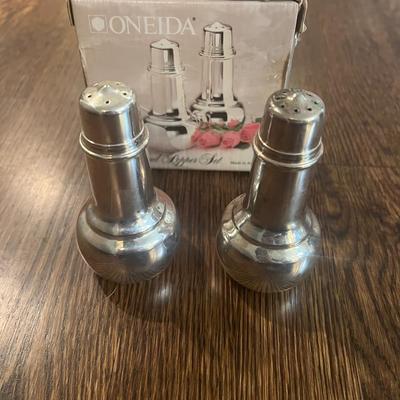 Oneida Silverplate Salt and Pepper Shakers