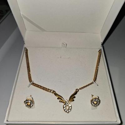 New Necklace and Earring Set Gold