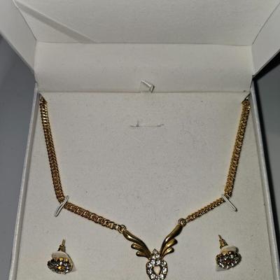 New Necklace and Earring Set Gold