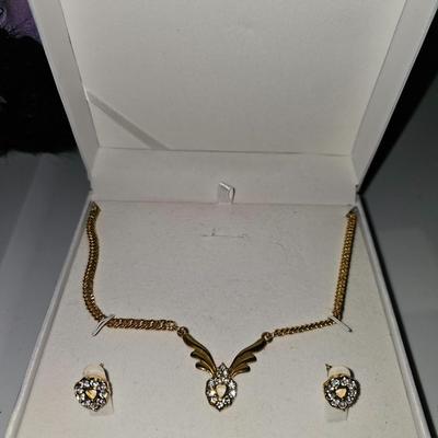 New Necklace and Earring Set Gold