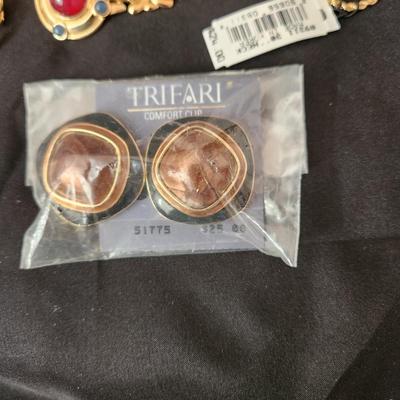 6 Piece Trifari Jewelry Lot Necklaces Earrings w tags