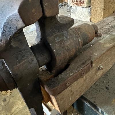 Blacksmith Post Vise (see description)