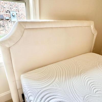 KLAUSSNER ~ Denim Upholstered Queen Headboard, Mattress & Box ~*Read Details