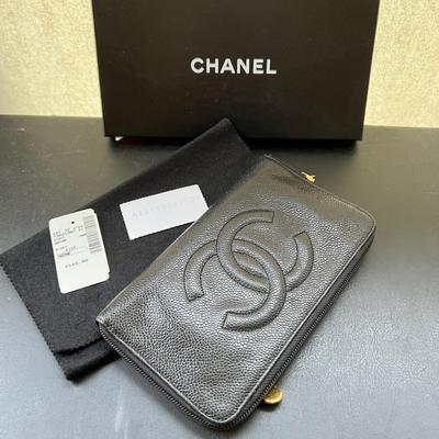 Chanel Large Caviar Zippy Wallet w. Box, Dustbag & Tags