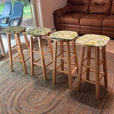 Wooden Barstools with Herb Themed Cushions (LR-DZ)