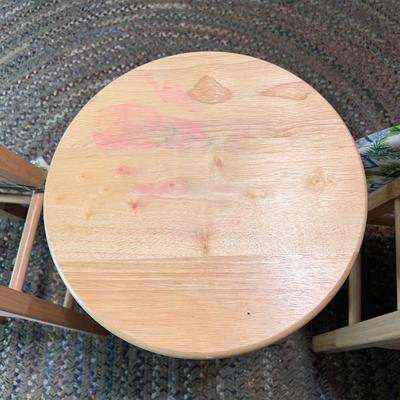 Wooden Barstools with Herb Themed Cushions (LR-DZ)