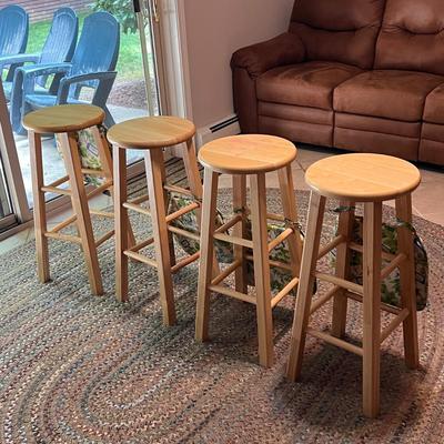 Wooden Barstools with Herb Themed Cushions (LR-DZ)