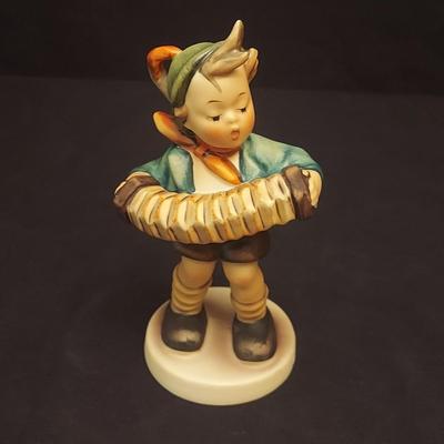 Hummel Street Singer, Soloist and More Figurines (DR-BBL)