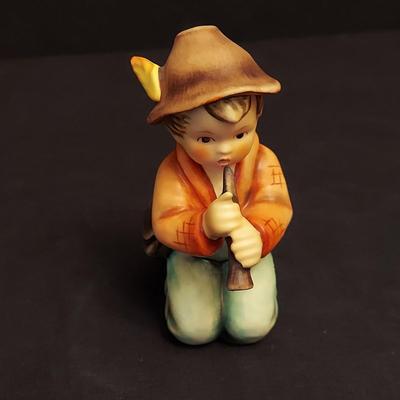 Hummel Street Singer, Soloist and More Figurines (DR-BBL)