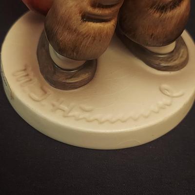 Hummel Street Singer, Soloist and More Figurines (DR-BBL)