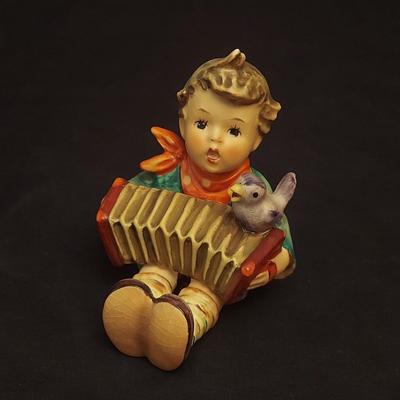 Hummel Street Singer, Soloist and More Figurines (DR-BBL)