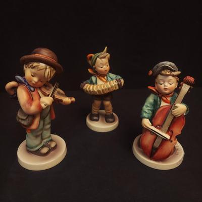Hummel Street Singer, Soloist and More Figurines (DR-BBL)