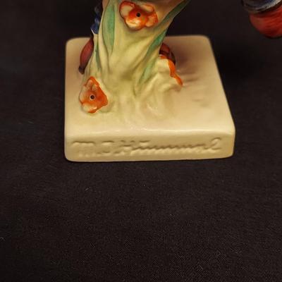 Hummel Street Singer, Soloist and More Figurines (DR-BBL)