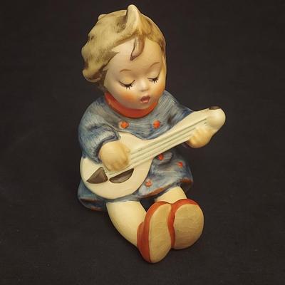 Hummel Street Singer, Soloist and More Figurines (DR-BBL)
