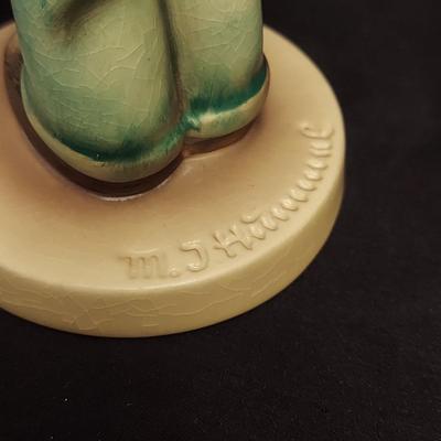 Hummel Street Singer, Soloist and More Figurines (DR-BBL)