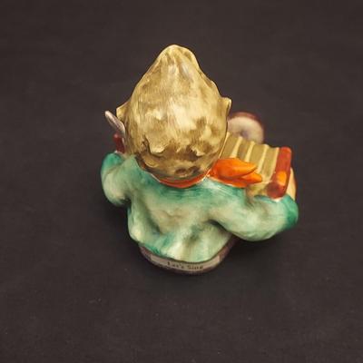 Hummel Street Singer, Soloist and More Figurines (DR-BBL)