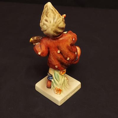 Hummel Street Singer, Soloist and More Figurines (DR-BBL)