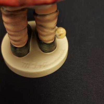 Hummel Stitch in Time Figurine and more (DR-BBL)