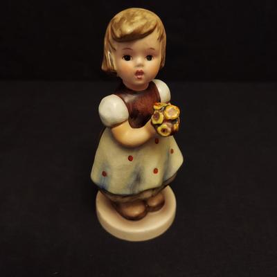 Hummel Stitch in Time Figurine and more (DR-BBL)