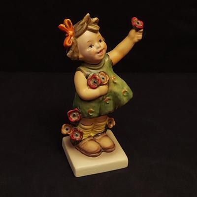 Hummel Stitch in Time Figurine and more (DR-BBL)