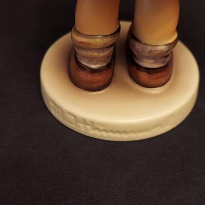 Hummel Stitch in Time Figurine and more (DR-BBL)