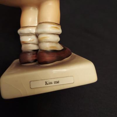 Hummel Stitch in Time Figurine and more (DR-BBL)