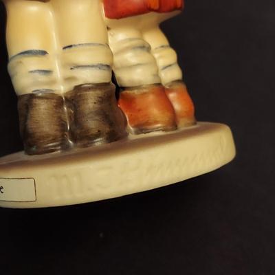 Hummel Crossroads, To Market and More Figurine Duos (DR-BBL)