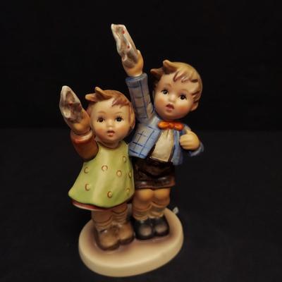 Hummel Crossroads, To Market and More Figurine Duos (DR-BBL)