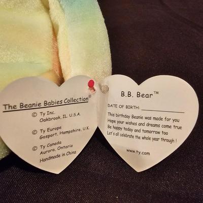 Assorted Beanie Baby Collectibles in Cases ( BDB-JS)