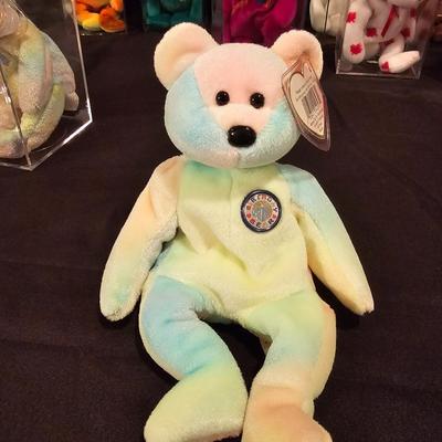 Assorted Beanie Baby Collectibles in Cases ( BDB-JS)
